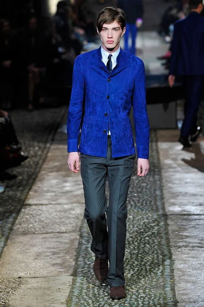 Look 24